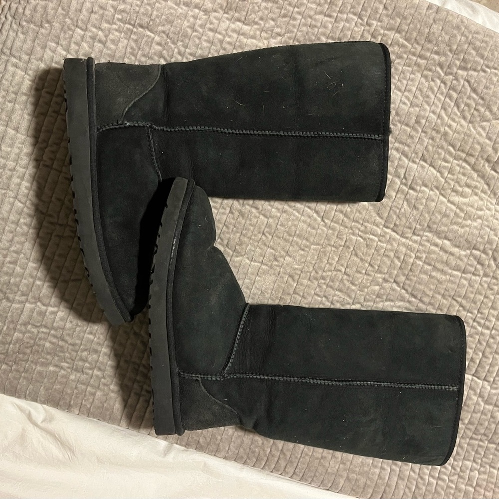 Black high uggs